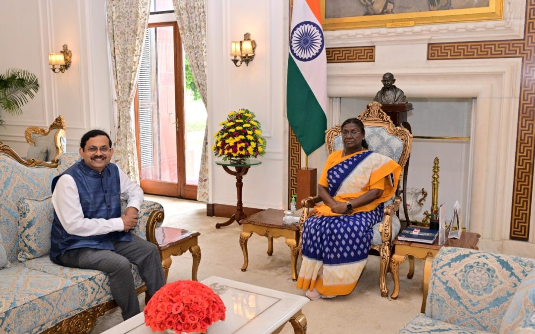Prof. Debabrata Das Meets Hon’ble President to Present IIIT-B’s Vision for India’s Digital Future